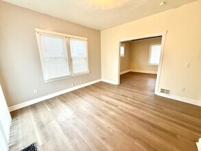 3908 Fairmount Blvd NE in Canton, OH - Building Photo - Building Photo