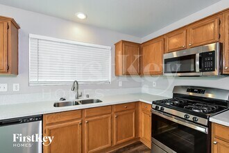 8865 W Perfect Diamond Ct in Las Vegas, NV - Foto de edificio - Building Photo