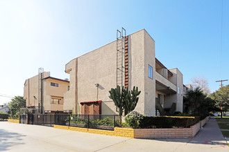 1030 Santa Ana Blvd in Santa Ana, CA - Foto de edificio - Building Photo
