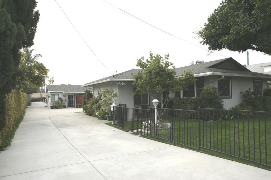 9308-9312 3/4 Cedar St. in Bellflower, CA - Building Photo