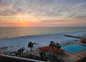 880 Mandalay Ave, Unit S511 in Clearwater, FL - Building Photo