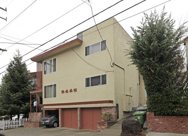 2445 8th Ave in Oakland, CA - Building Photo - Building Photo