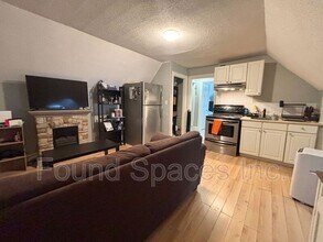 76 Sanford Ave S in Hamilton, ON - Building Photo - Building Photo