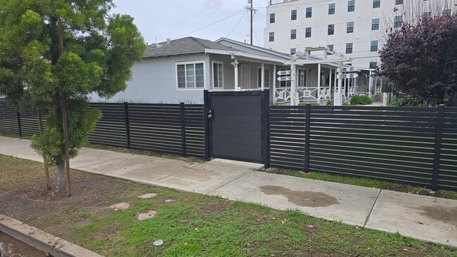 8836 Ramsgate Ave, Unit 8836