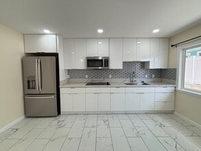 1674 Kino St in Honolulu, HI - Building Photo - Building Photo