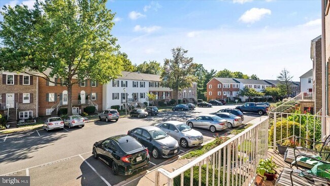 14524 Golden Oak Rd in Centreville, VA - Building Photo - Building Photo