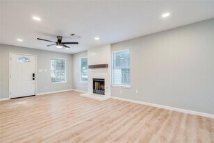 13808 Lothian Dr in Pflugerville, TX - Building Photo