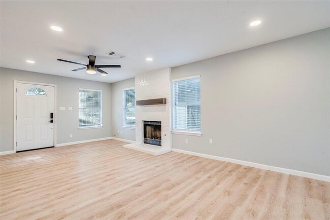 13808 Lothian Dr