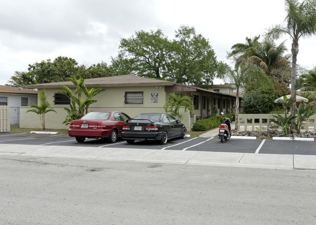 Anna May Apartments in Miami, FL - Building Photo - Building Photo