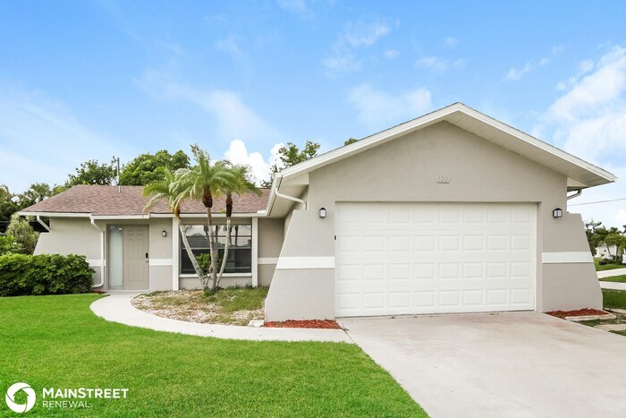 122 NE 20th Pl in Cape Coral, FL - Foto de edificio