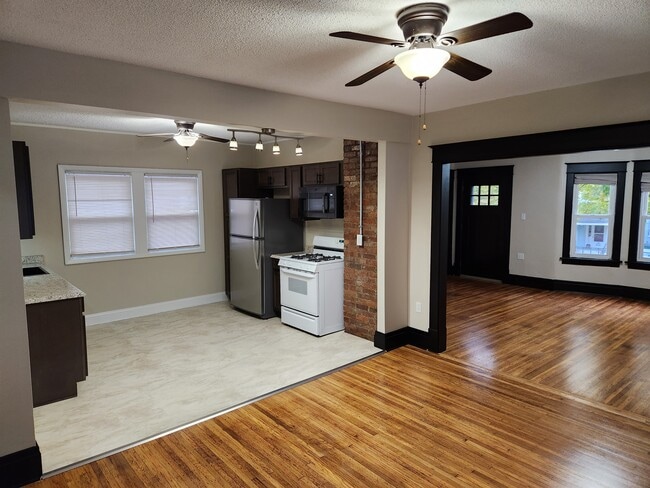 17 Meriden St, Unit Upper Flat