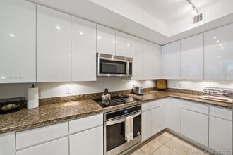 765 Crandon Blvd-Unit -111 in Miami, FL - Building Photo - Building Photo