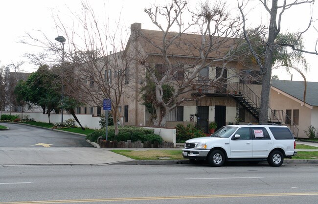 318-320 S Chevy Chase Dr in Glendale, CA - Foto de edificio - Building Photo