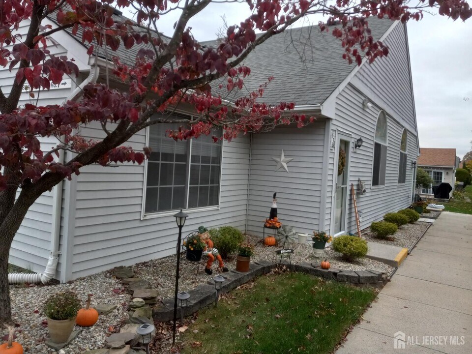 838C Vail Rd in Monroe Township, NJ - Building Photo