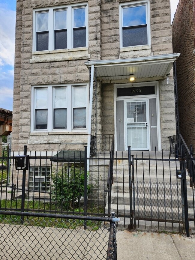 property at 1950 S Trumbull Ave