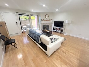 6665 Franklin Ave in Los Angeles, CA - Building Photo - Building Photo