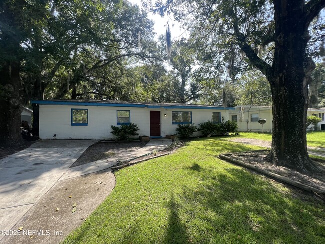 4447 Melvin Cir W in Jacksonville, FL - Building Photo - Building Photo