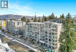 711 Breslay St in Coquitlam, BC - Building Photo