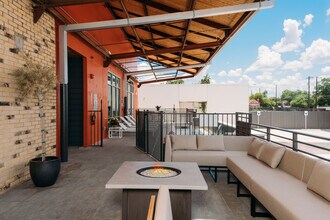 210 W Peden Alley in San Antonio, TX - Building Photo - Building Photo