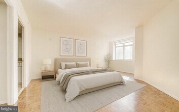 7111 Woodmont Ave in Chevy Chase, MD - Building Photo - Building Photo