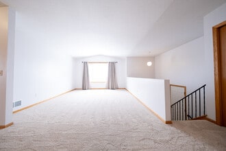 634 McIntosh Ct in Shakopee, MN - Building Photo - Building Photo