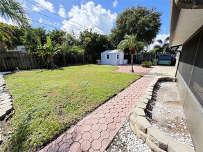 6844 SW 10th St in Pembroke Pines, FL - Building Photo - Building Photo