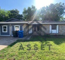 1612 Melinda Ln in Midwest City, OK - Building Photo