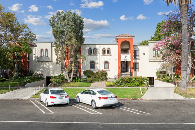 Trojan Plaza in Los Angeles, CA - Building Photo - Building Photo