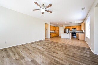 2621 W Medinah Way in New River, AZ - Foto de edificio - Building Photo