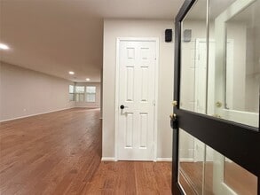 22 Sawmill Grove Ln in The Woodlands, TX - Building Photo - Building Photo