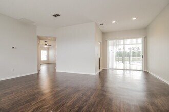 2833 Picadilly Cir in Kissimmee, FL - Building Photo - Building Photo
