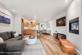 450 S Original St in Aspen, CO - Foto de edificio - Building Photo