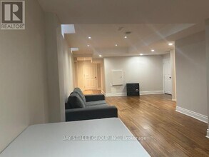 23 Casabel Dr in Vaughan, ON - Building Photo - Building Photo