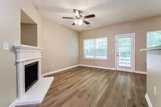 2813 Windsor Forrest Ct in College Park, GA - Building Photo - Building Photo