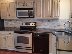815 Wharton St, Unit Upper in Philadelphia, PA - Building Photo - Building Photo