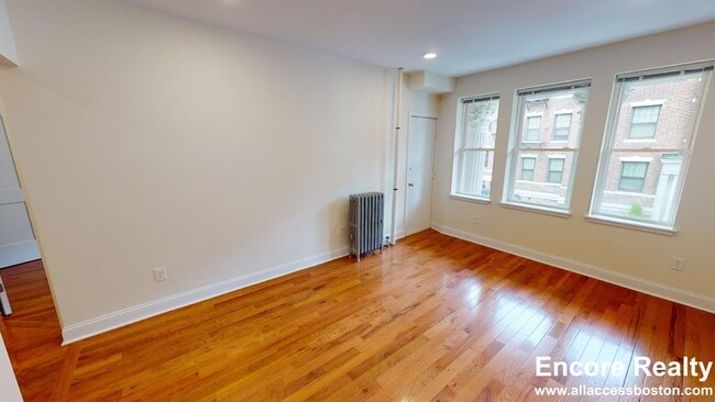 117 Sutherland Rd, Unit 3 in Boston, MA - Foto de edificio - Building Photo