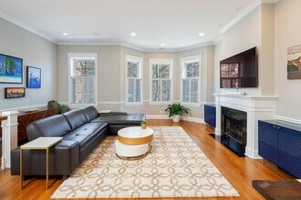 2044 N Sheffield Ave in Chicago, IL - Building Photo - Building Photo