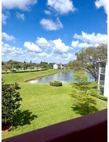 162 Preston Way in Boca Raton, FL - Building Photo