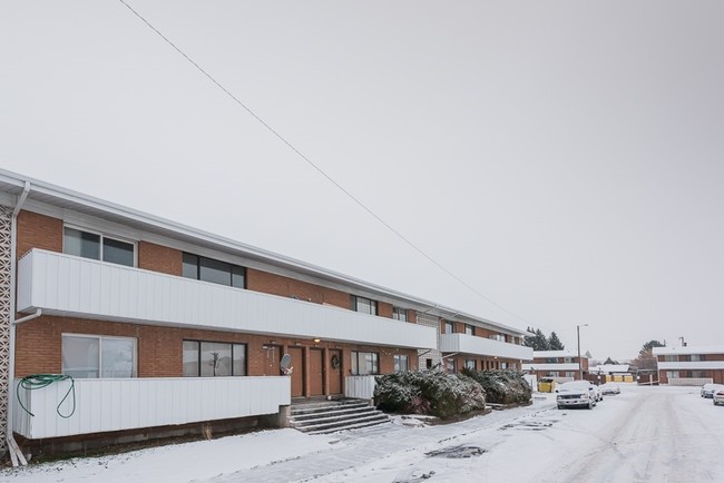 17th Street Townhouses in Idaho Falls, ID - Building Photo - Building Photo