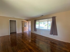 1545 W Sussex Way in Fresno, CA - Building Photo - Building Photo