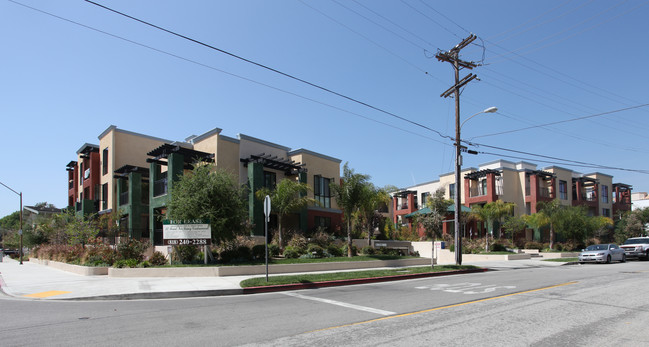 Adams Place in Glendale, CA - Foto de edificio - Building Photo