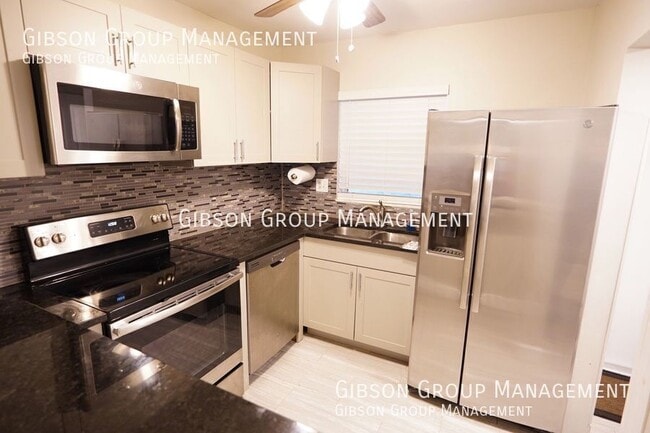 property at 3000 E SUNRISE LAKES Dr