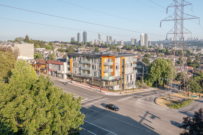 3710 Hastings St in Burnaby, BC - Building Photo - Building Photo