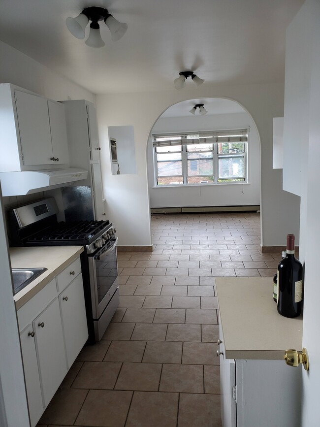 2175 48th St in Astoria, NY - Building Photo - Building Photo