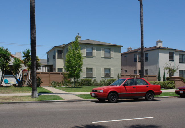 424-430 Orange Ave in Coronado, CA - Building Photo - Building Photo