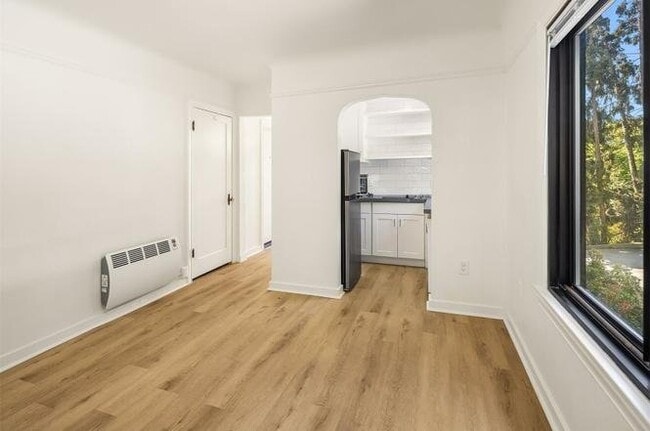 909 4th Ave N, Unit F in Seattle, WA - Building Photo - Building Photo