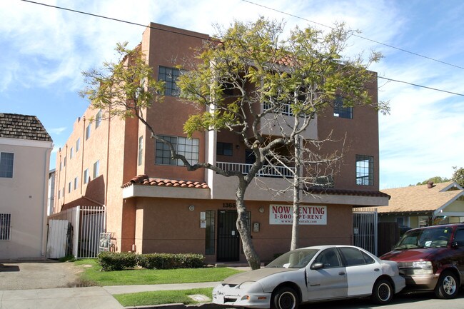 1365 Ohio Ave in Long Beach, CA - Foto de edificio - Building Photo