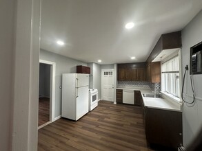 30 Sturtevant Ave-Unit -2 in Norwood, MA - Building Photo - Building Photo