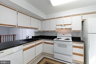 1627 Purple Sage Dr in Reston, VA - Building Photo - Building Photo
