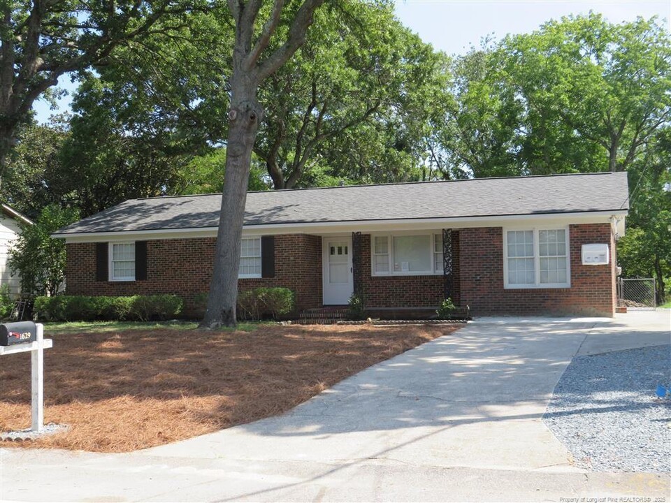 1629 Cawdor Dr in Fayetteville, NC - Building Photo